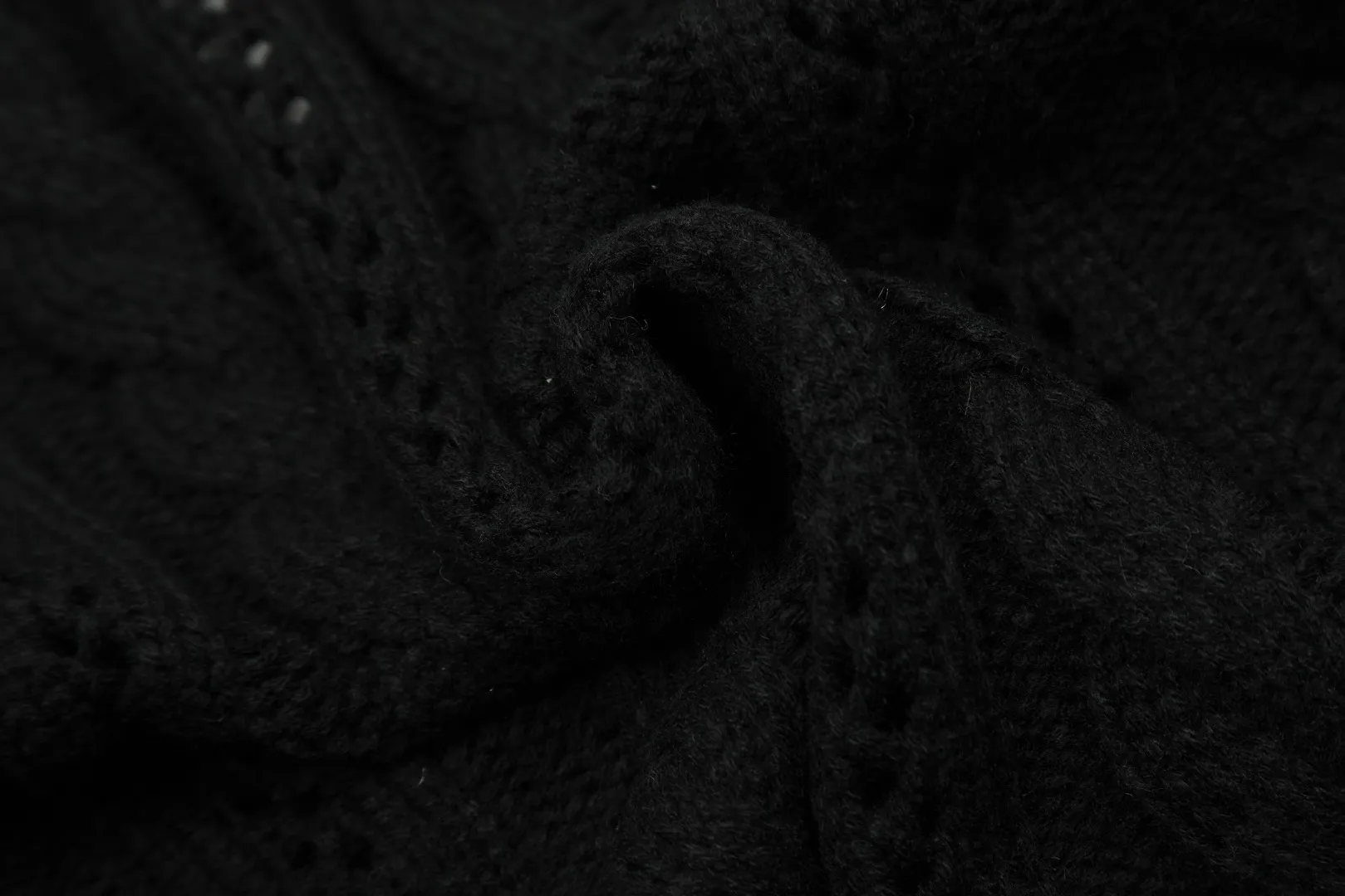 vivienne west wood West Queen Vivian Saturn New Retro "Unisex" Hollow Knitted Sweater Wool Cardigan 2024 Spring Latest Style Size: S -M- L Color: Apricot Black